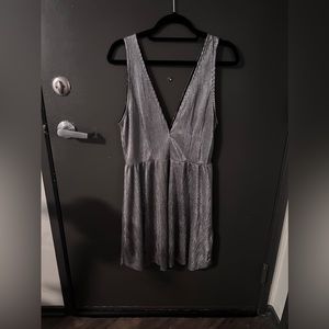 Womens Divided Fit & Flare Mini Metallic Silver Plunging V Crinkle New Years 12